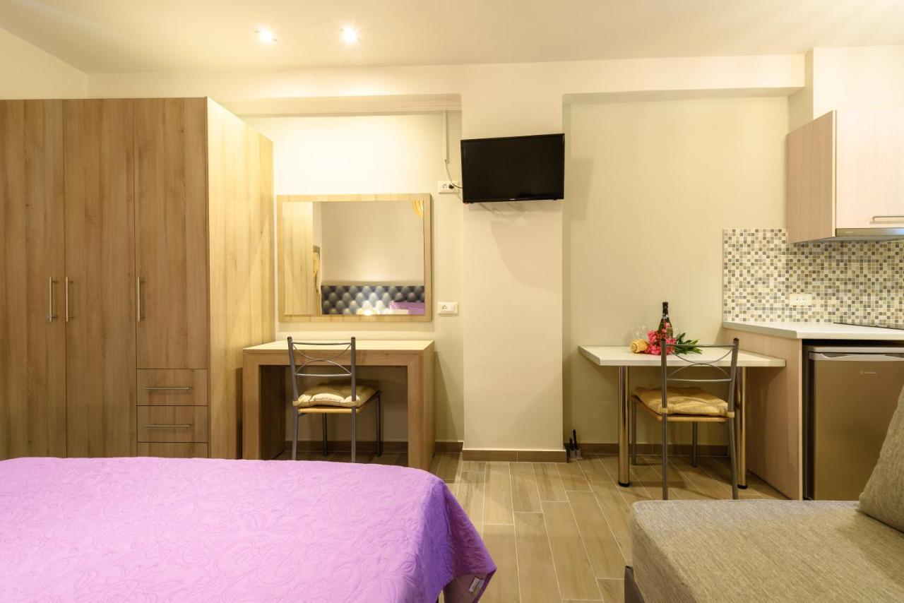 Regina Apartment *