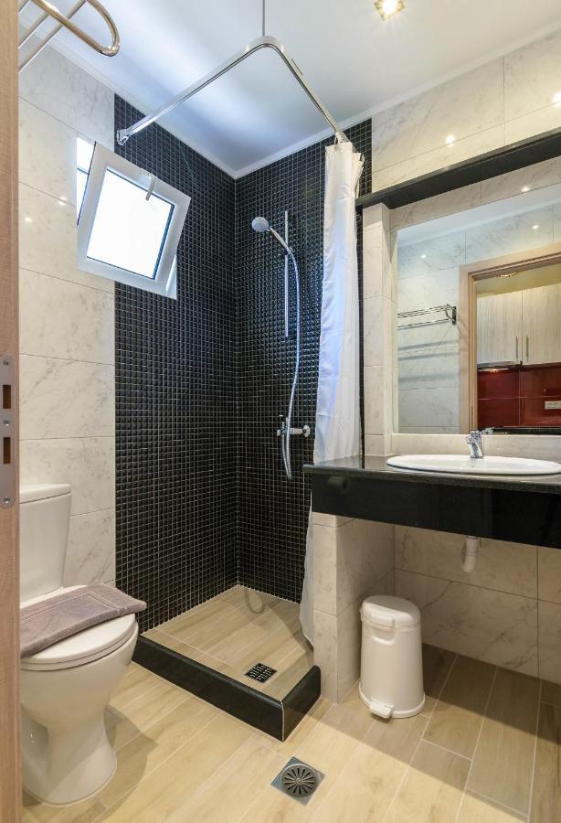 Regina Apartment *