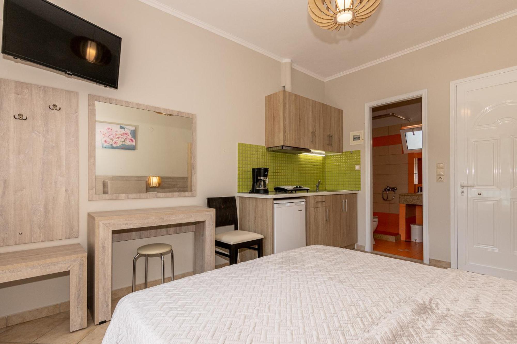 Regina Apartment *