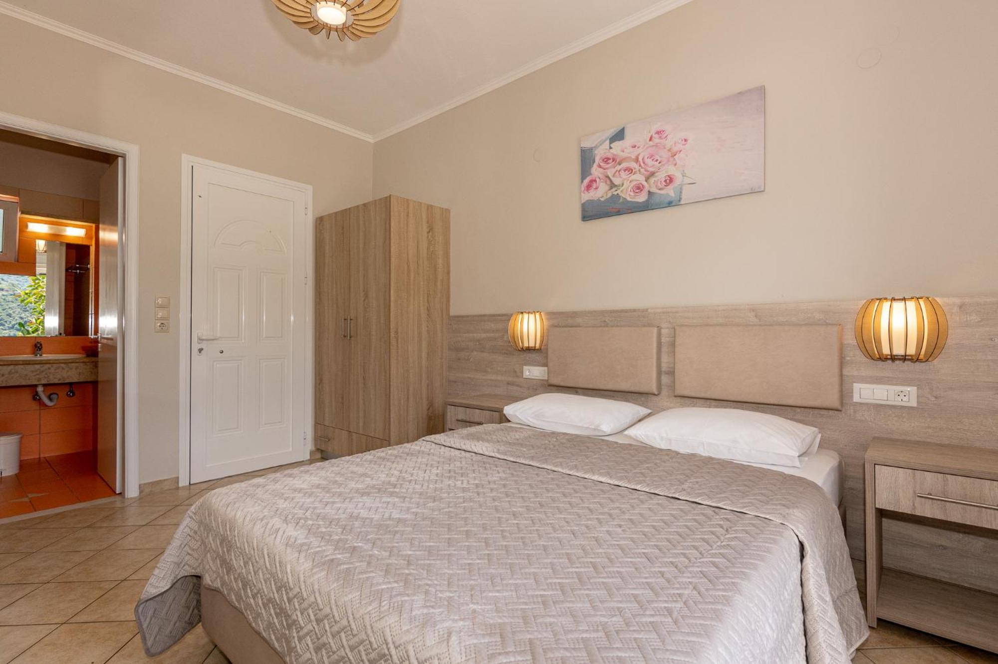 Regina Apartment *