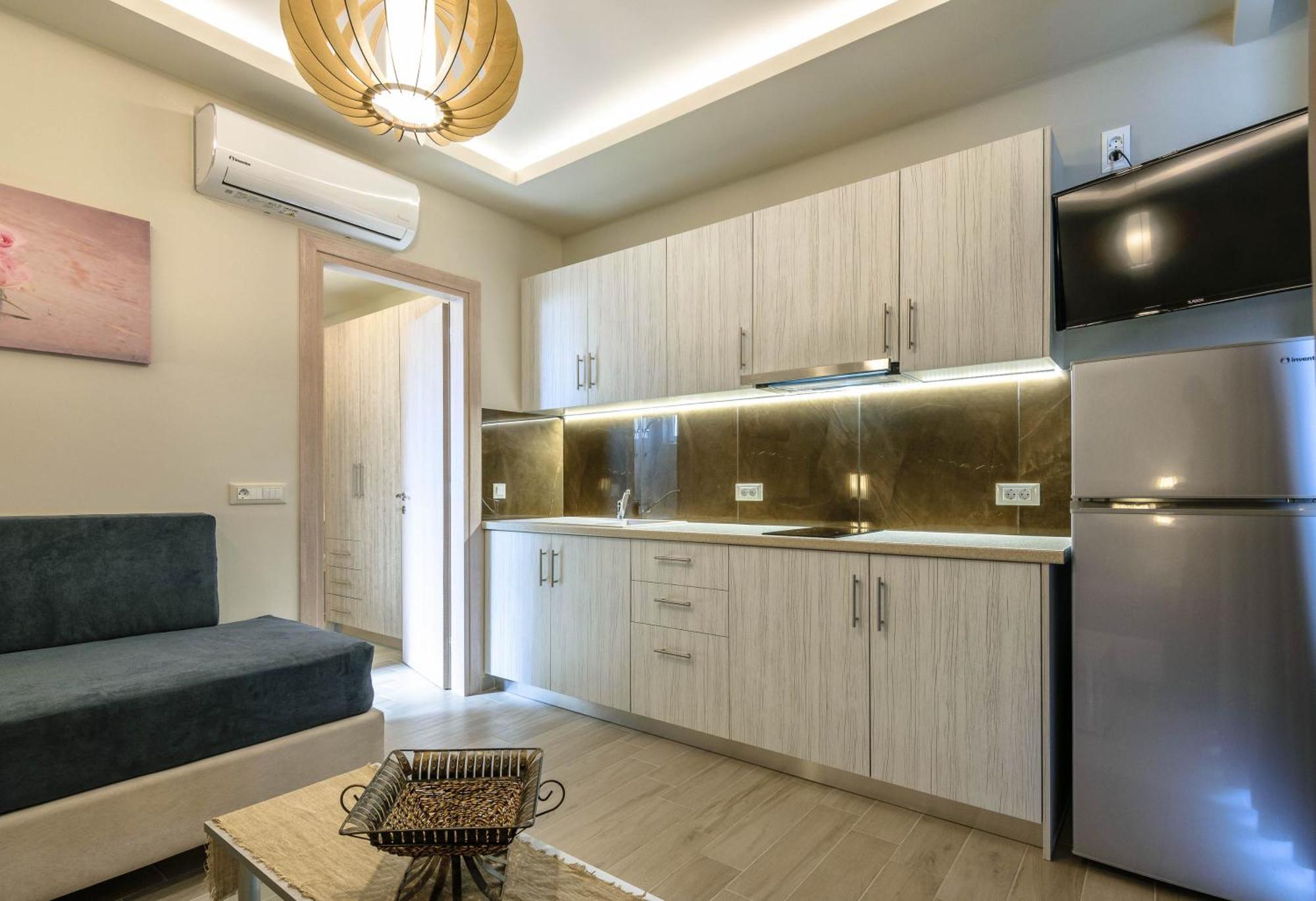 Regina Apartment *