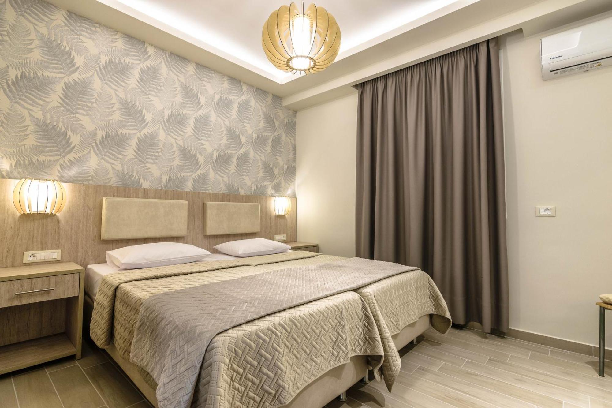 Regina Apartment *